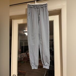 Women’s Lululemon Light Gray Jogger Pants Size 2